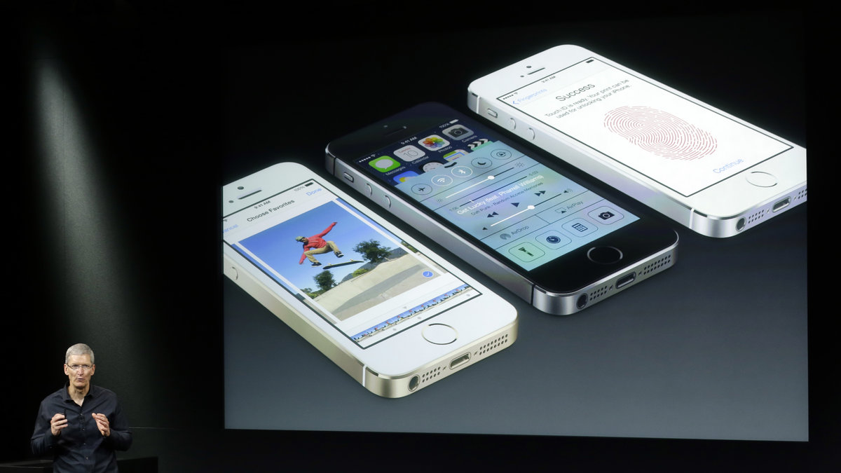 Apple-vd:n Tim Cook vid presentationen av de nya telefonerna.